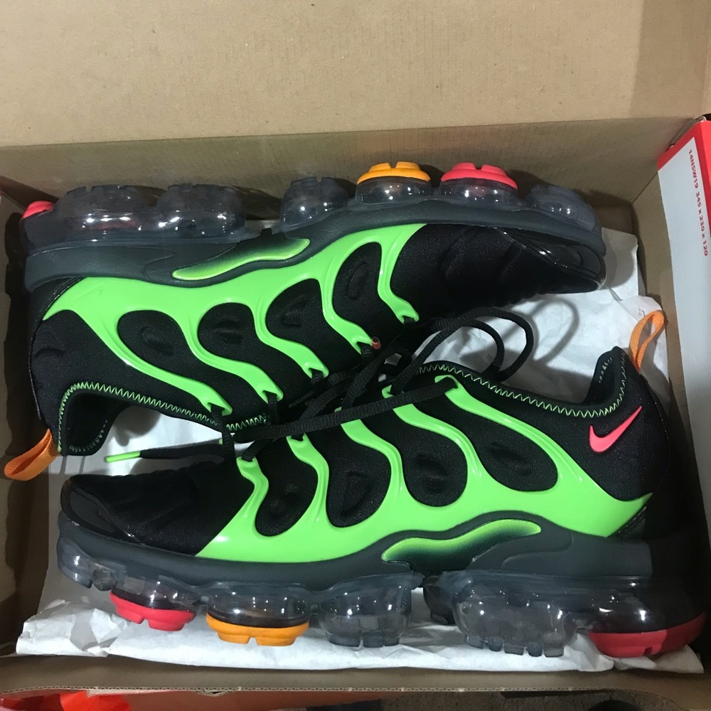 Green and Black Nike Vapormax Plus mens size 10.5, I do not want these anymore!